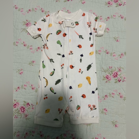 Hanna Andersson Other - Hanna Andersson vegetable romper size 0/3 months